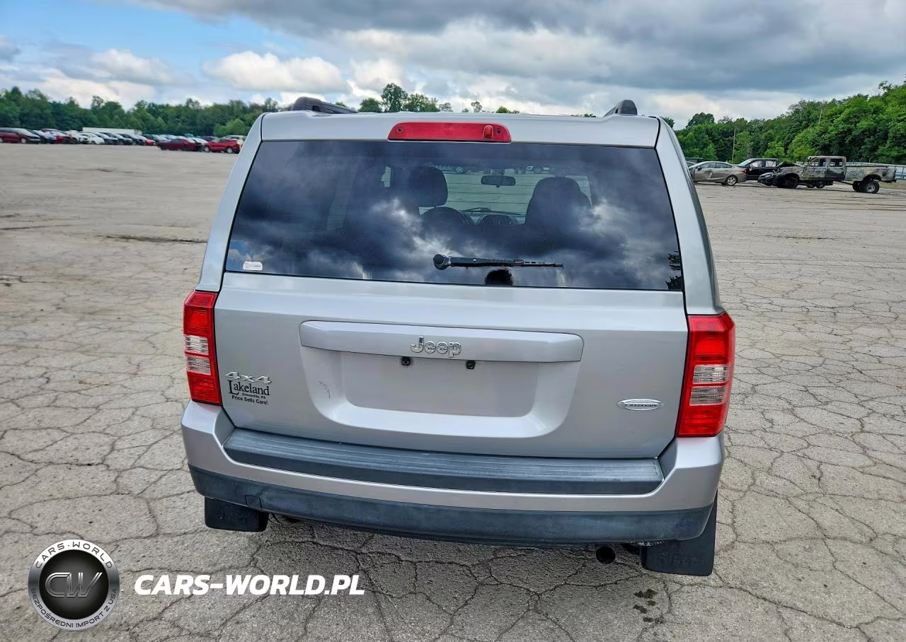 2014 Jeep Patriot Latitude VIN:1C4NJRFB3ED784318 - 6