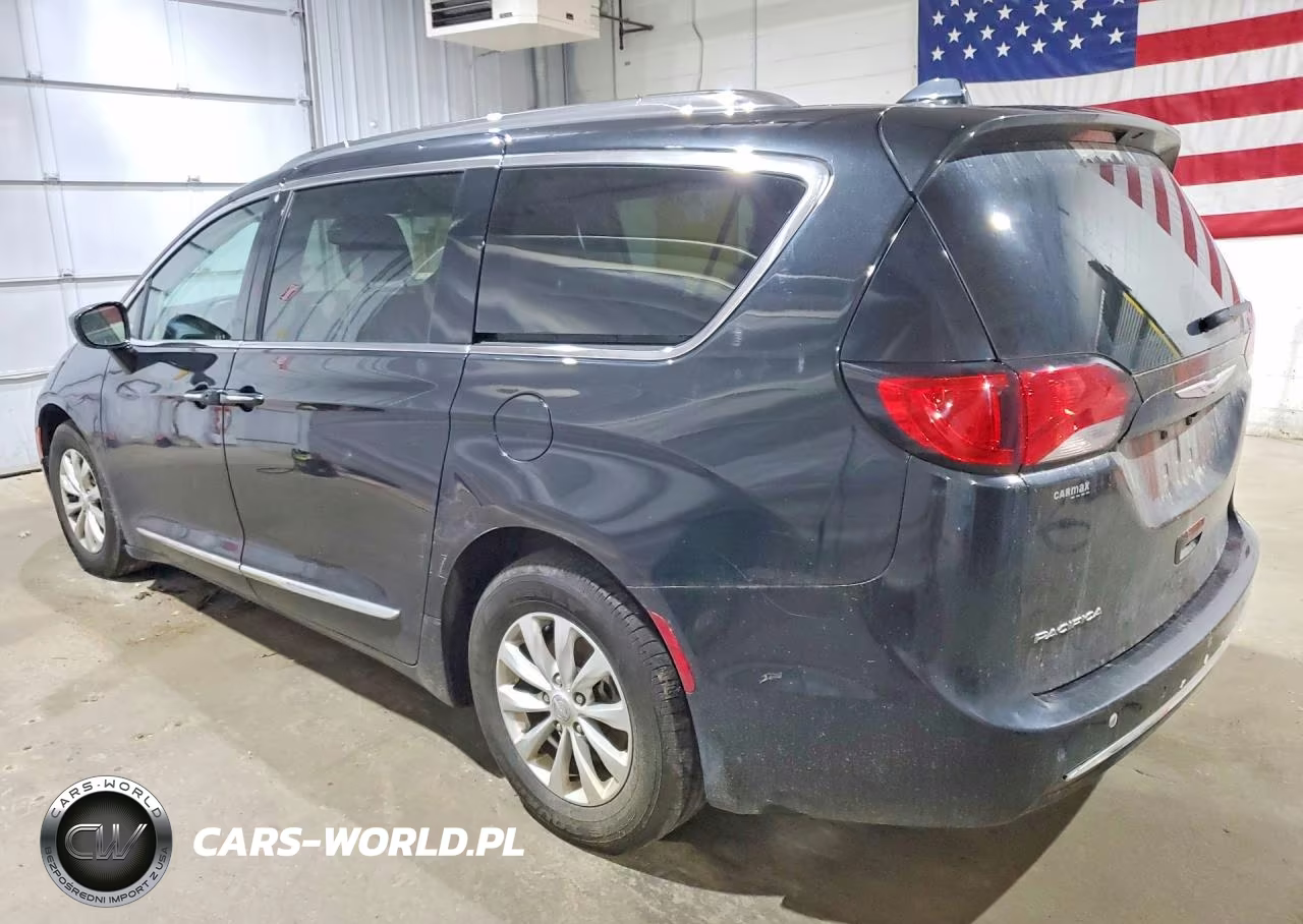 2018 Chrysler Pacifica Touring L VIN:2C4RC1BG8JR175330 - 2