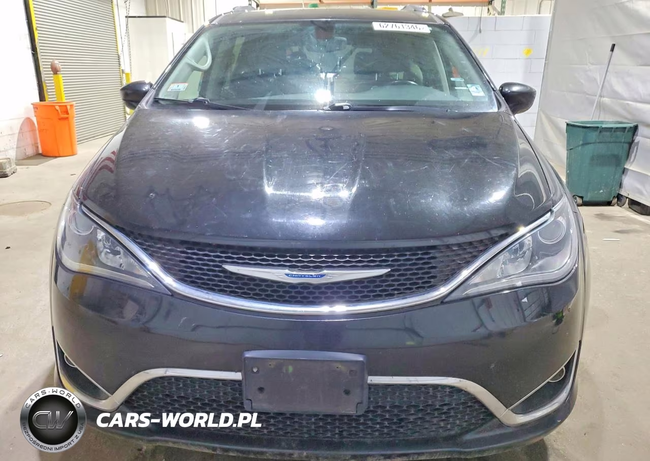 2018 Chrysler Pacifica Touring L VIN:2C4RC1BG8JR175330 - 5