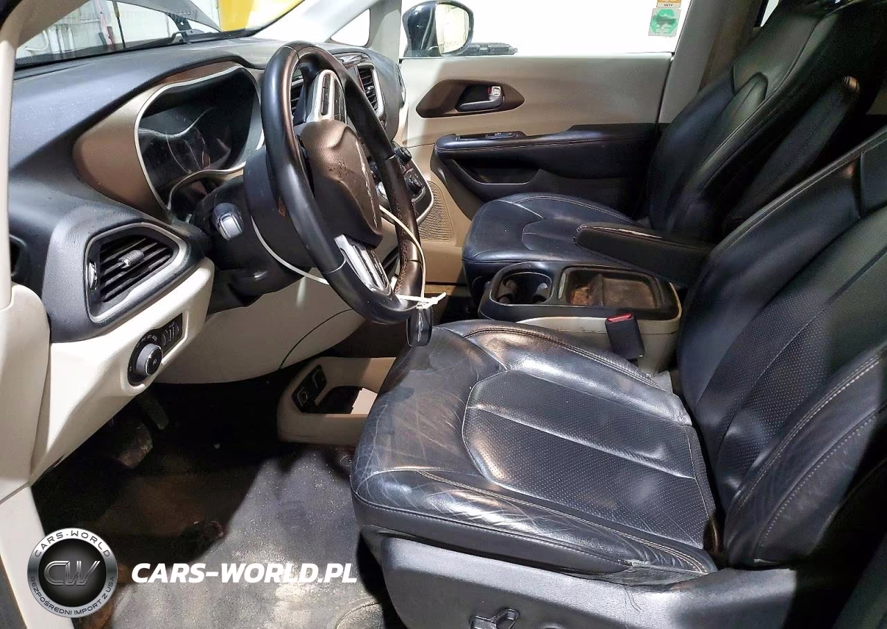 2018 Chrysler Pacifica Touring L VIN:2C4RC1BG8JR175330 - 7
