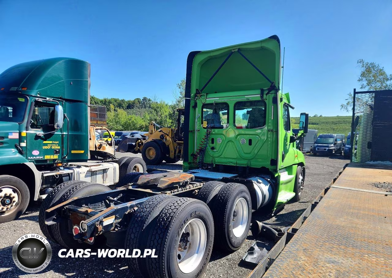 2018 Freightliner Cascadia 125 VIN:3AKJGEDR1JDKC8706 - 3