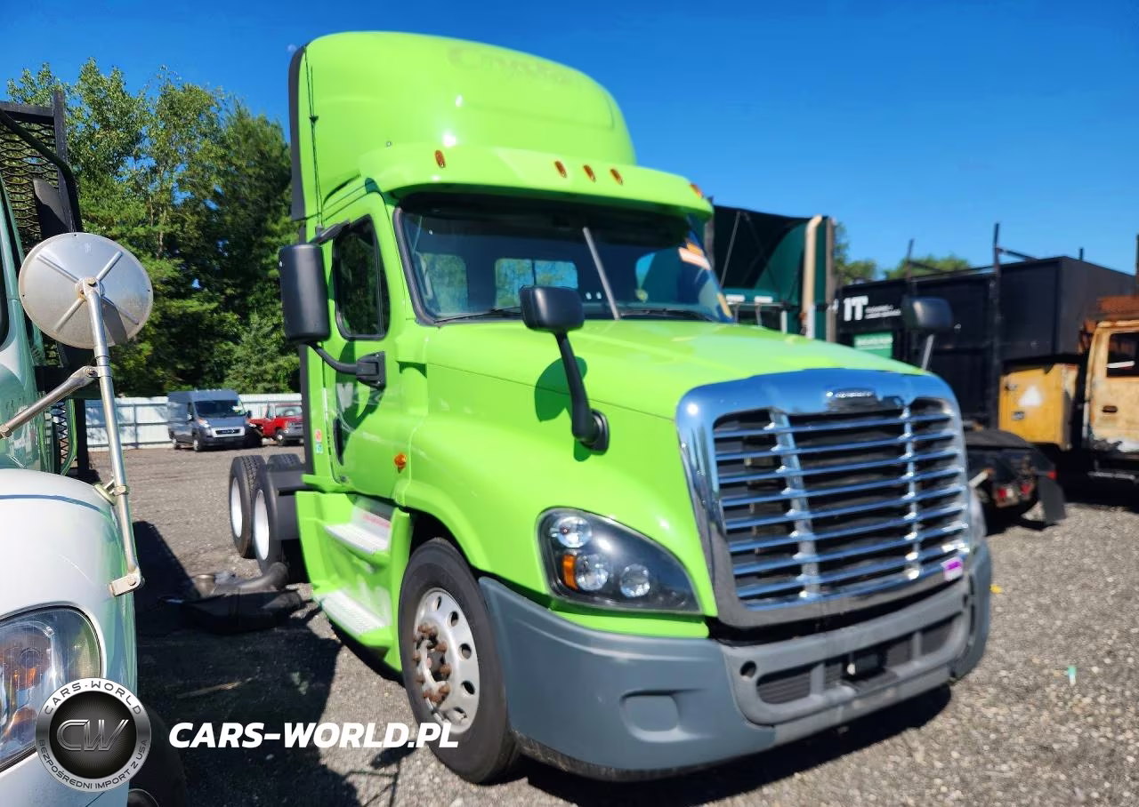 2018 Freightliner Cascadia 125 VIN:3AKJGEDR1JDKC8706 - 4