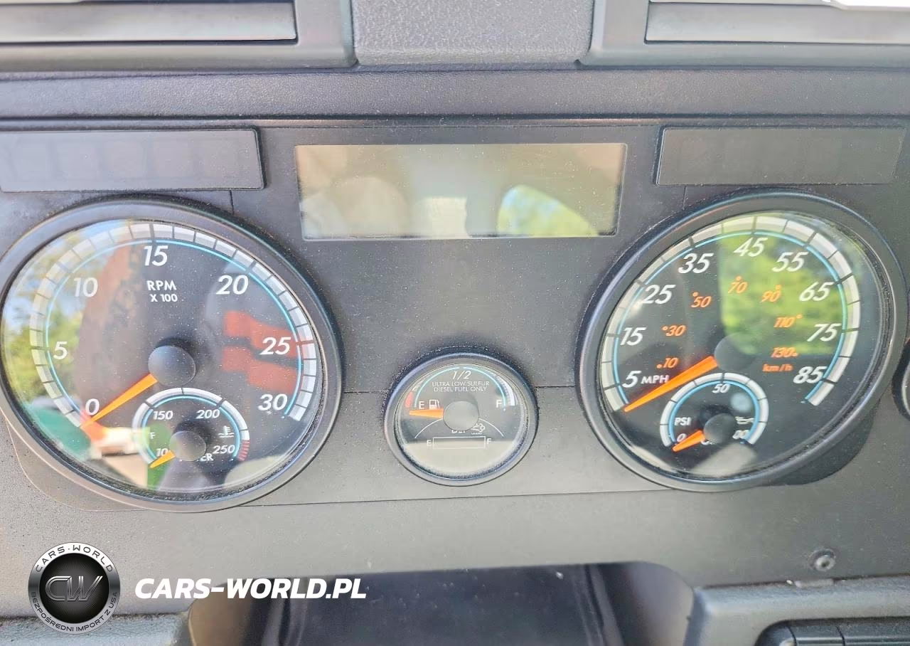 2018 Freightliner Cascadia 125 VIN:3AKJGEDR1JDKC8706 - 9