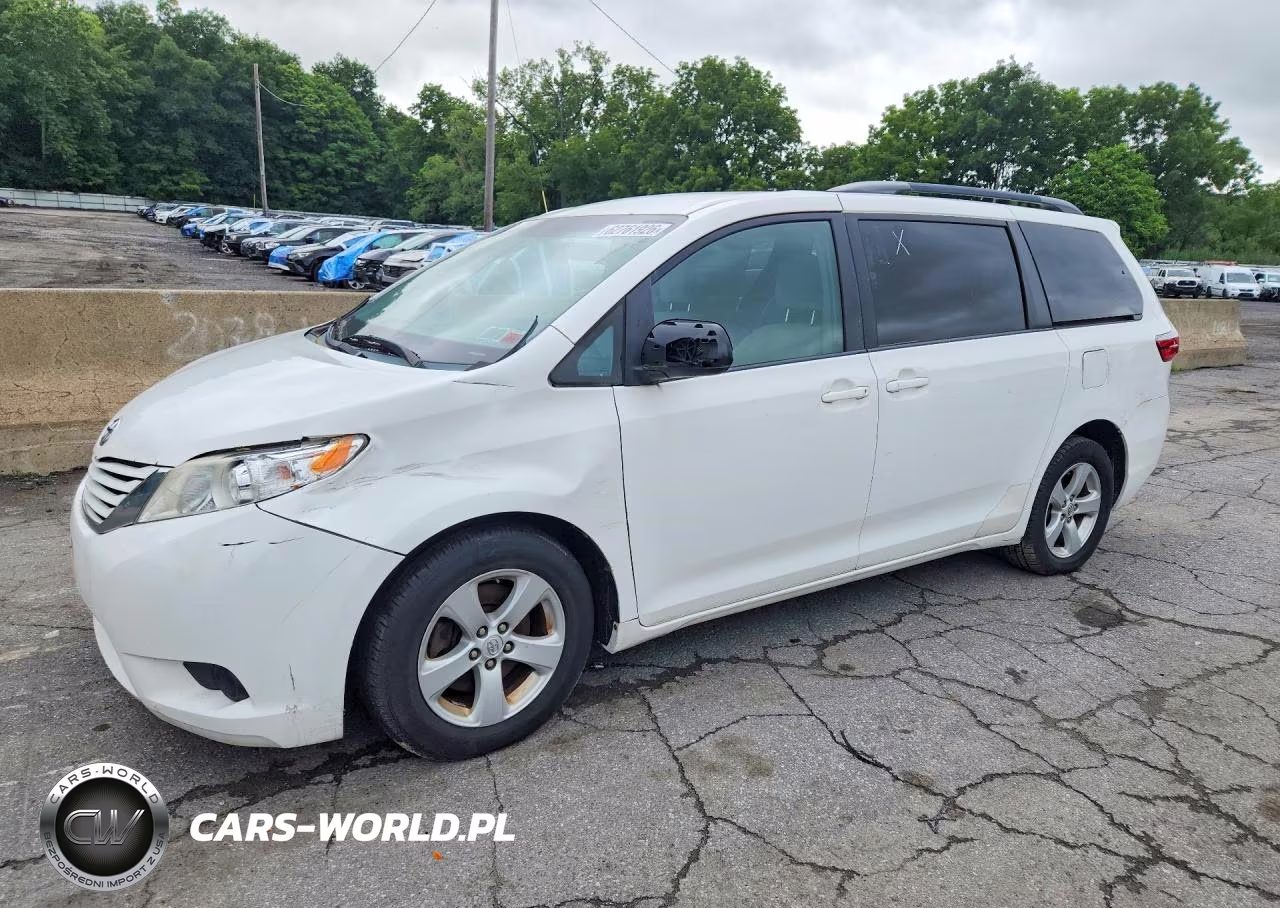 2015 Toyota Sienna Le – zdjęcie 1 z 13