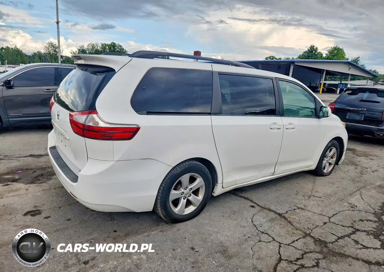 2015 Toyota Sienna Le VIN:5TDKK3DC4FS539039 - 3