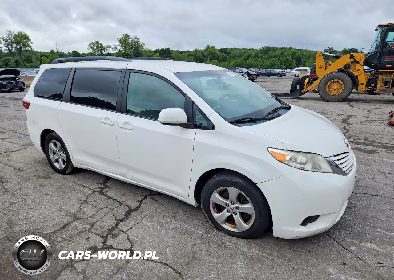 2015 Toyota Sienna Le VIN:5TDKK3DC4FS539039 - 4