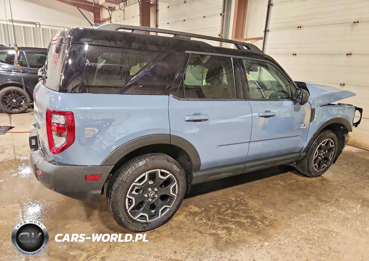 2025 Ford Bronco Sport Outer Banks VIN:3FMCR9CN0SRF68035 - 3