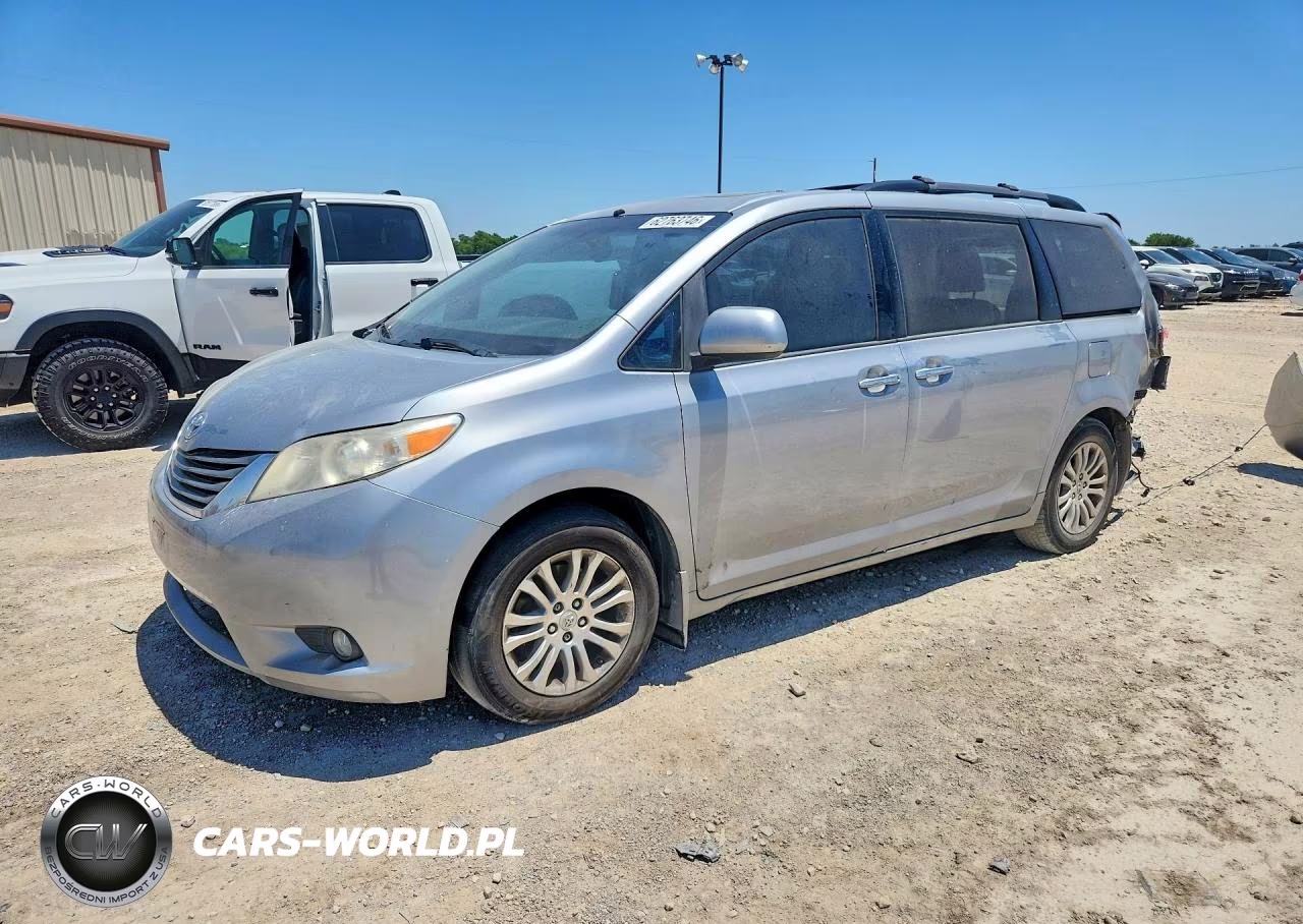 2013 Toyota Sienna Xle 8-Passenger – zdjęcie 1 z 14