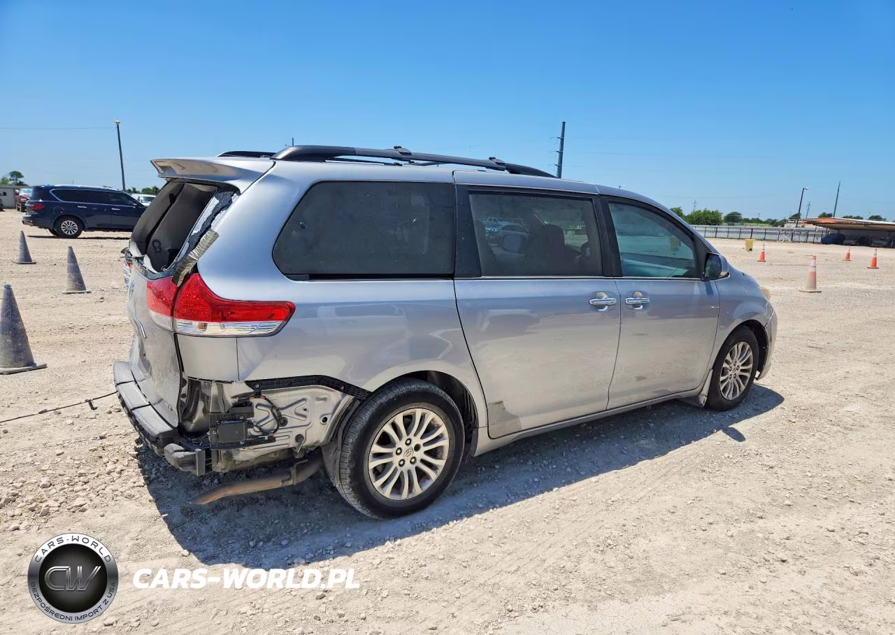 2013 Toyota Sienna Xle 8-Passenger VIN:5TDYK3DC5DS378868 - 3