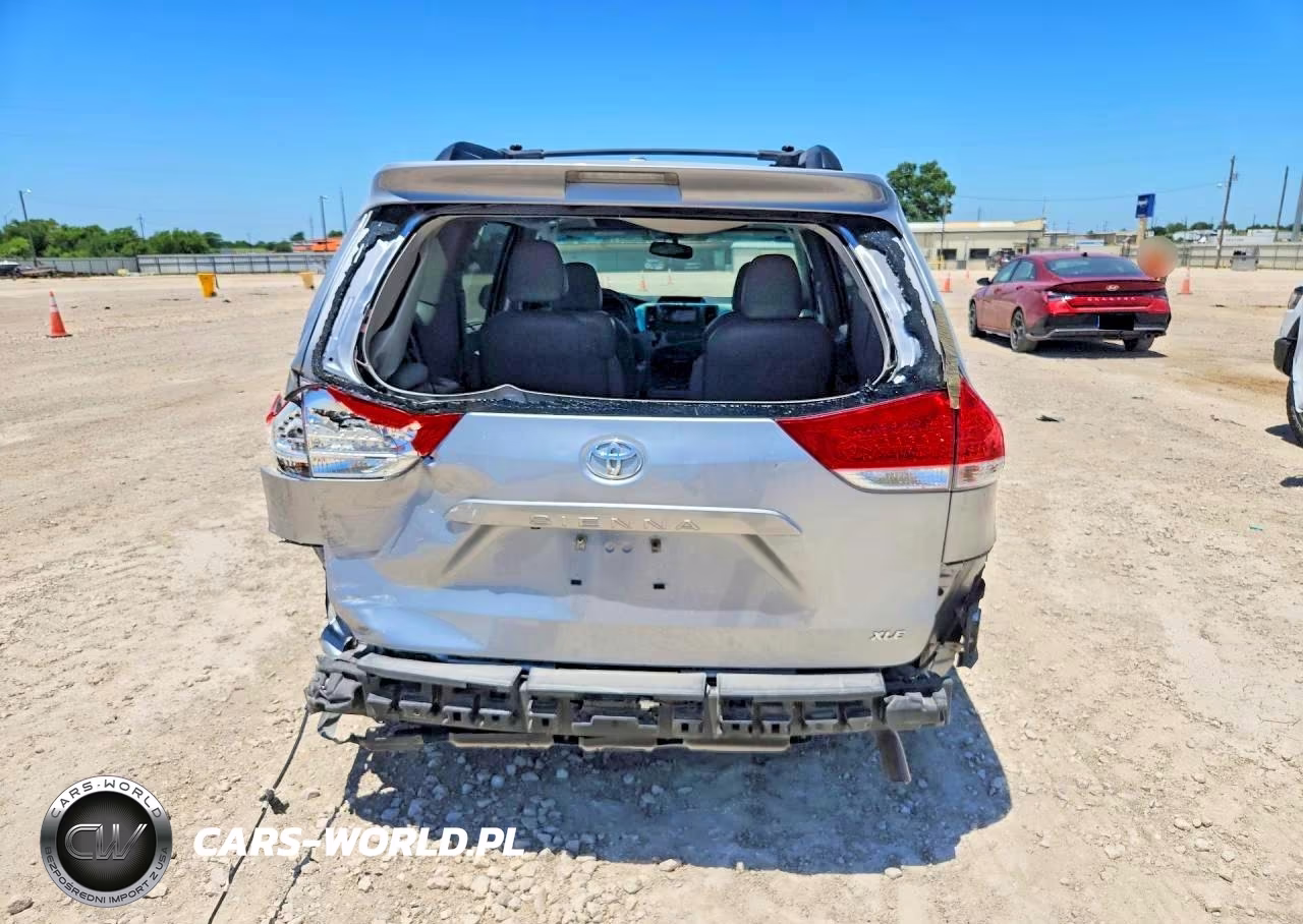2013 Toyota Sienna Xle 8-Passenger VIN:5TDYK3DC5DS378868 - 6