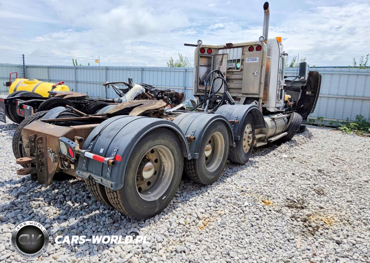 2010 Kenworth T800 Semi Truck VIN:1XKDP4EX6AJ273499 - 3