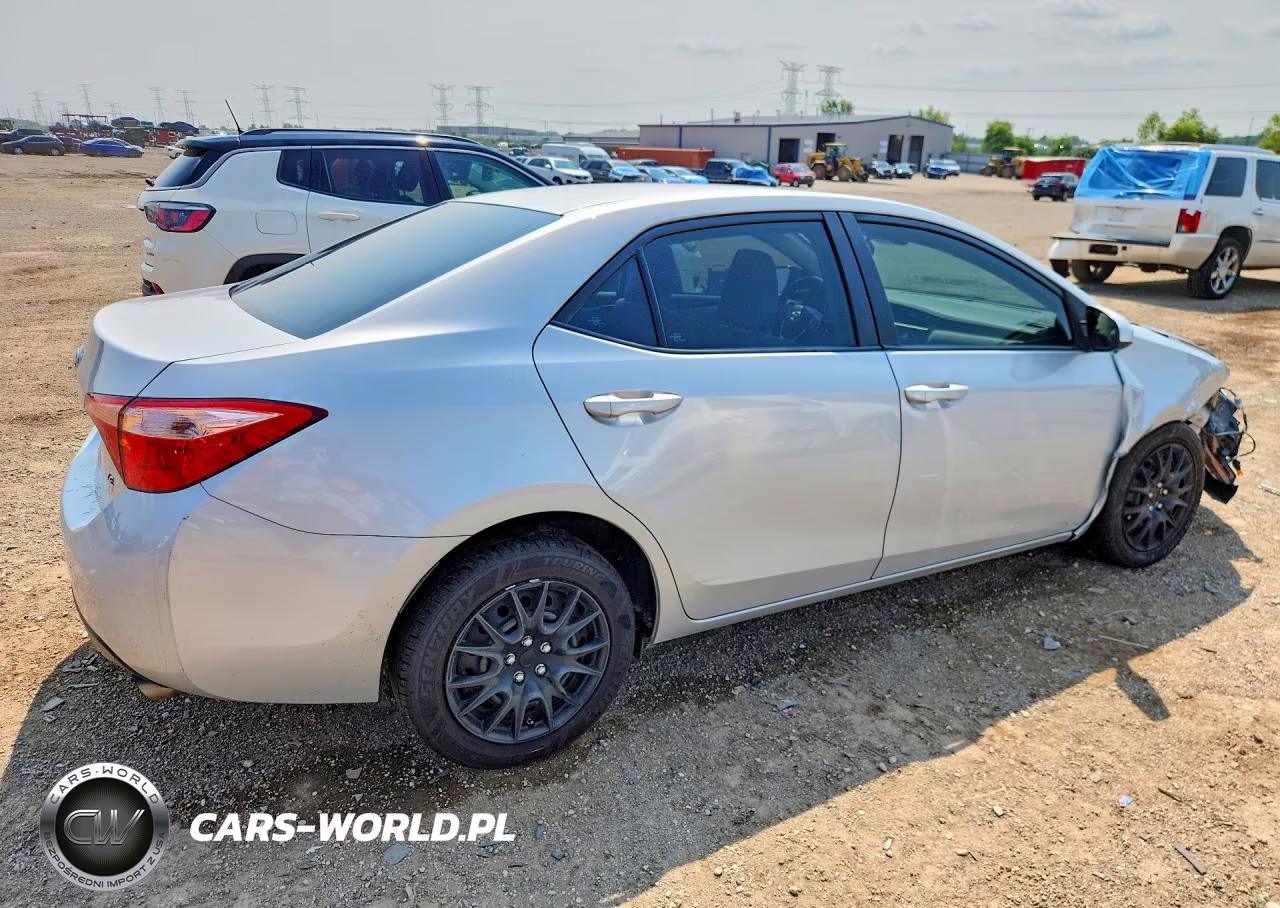 2019 Toyota Corolla Le VIN:2T1BURHE1KC244900 - 3