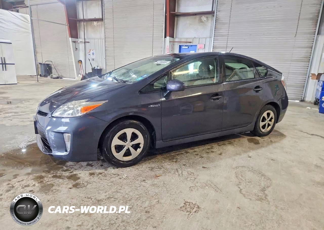2014 Toyota Prius Three – zdjęcie 1 z 12