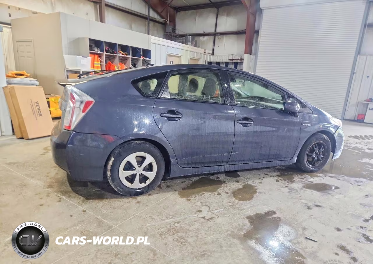 2014 Toyota Prius Three VIN:JTDKN3DU4E1742721 - 3