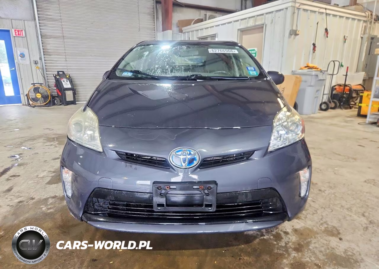 2014 Toyota Prius Three VIN:JTDKN3DU4E1742721 - 5