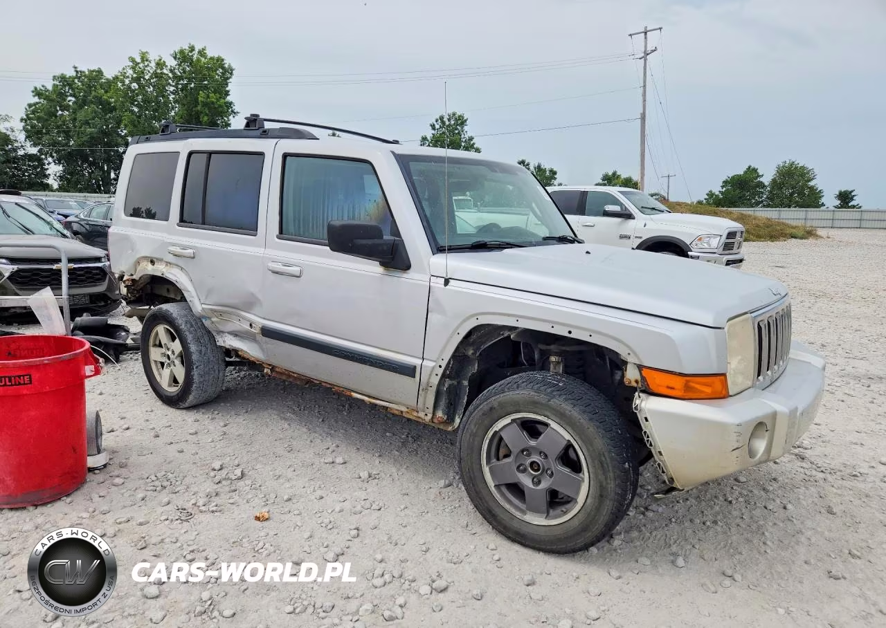 2008 Jeep Commander Sport VIN:1J8HG48K88C235700 - 4
