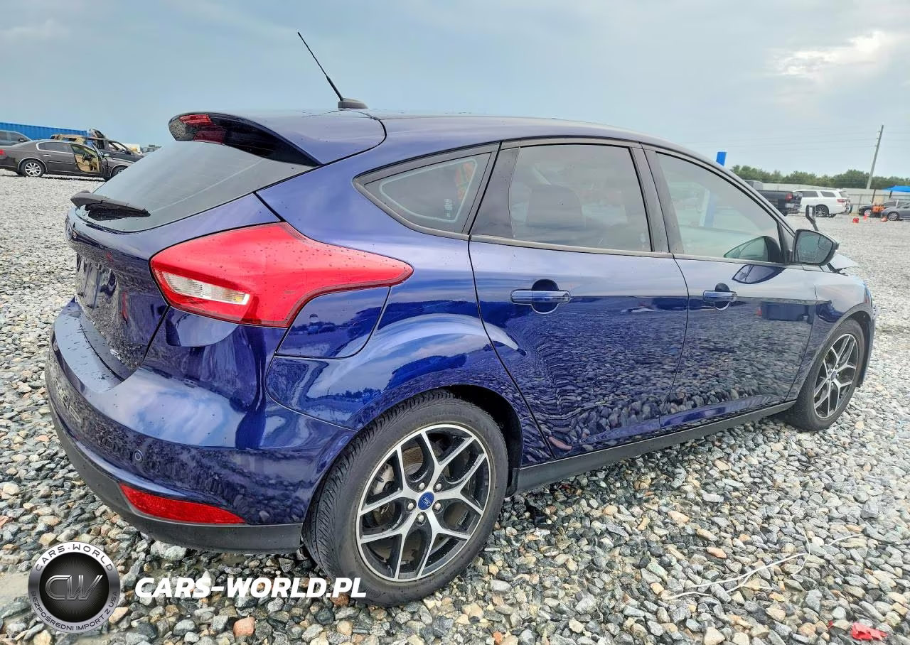 2017 Ford Focus Sel VIN:1FADP3M26HL306422 - 3