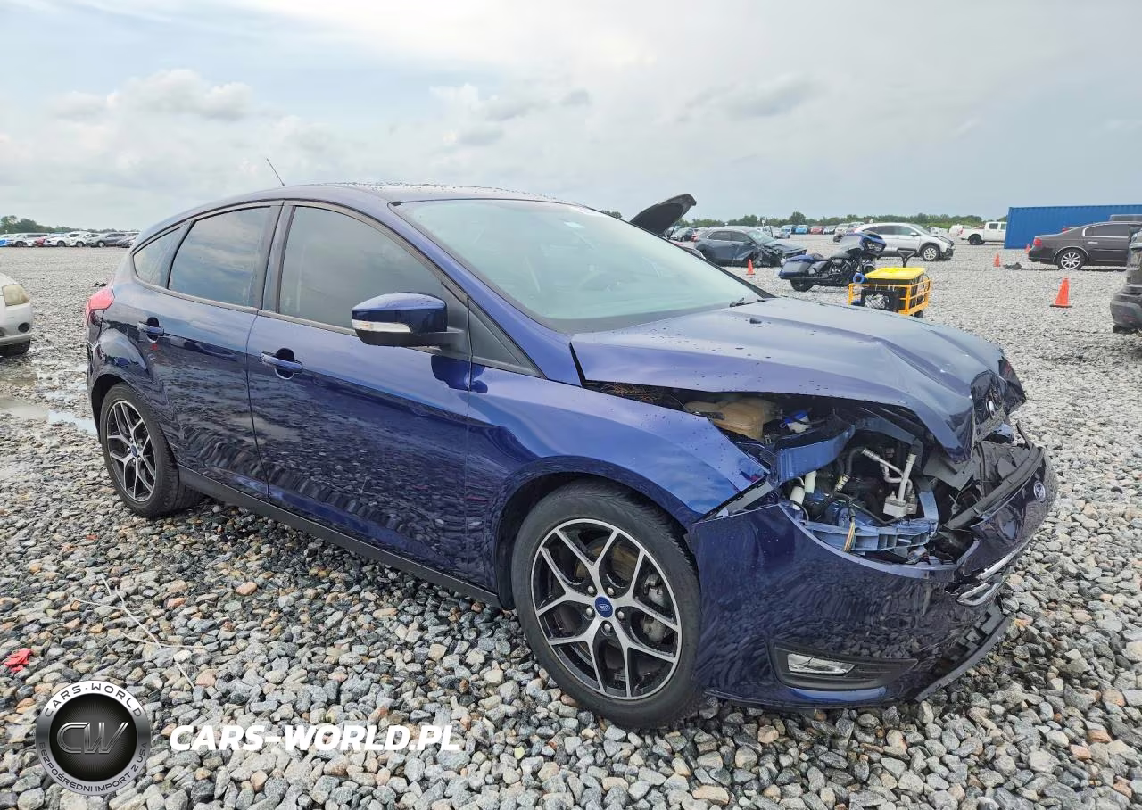 2017 Ford Focus Sel VIN:1FADP3M26HL306422 - 4