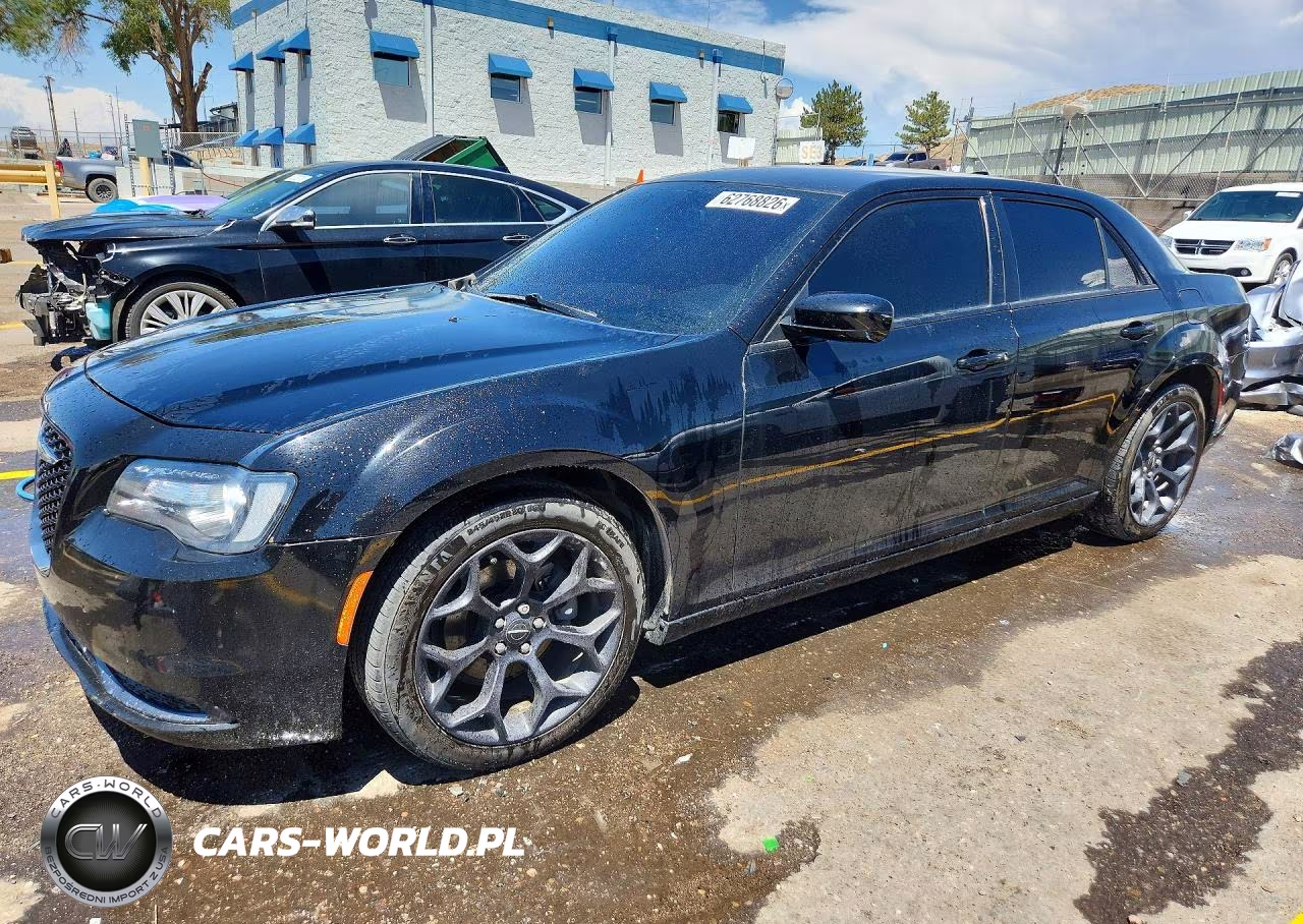 2019 Chrysler 300 Touring VIN:2C3CCAAG9KH704447 - 1