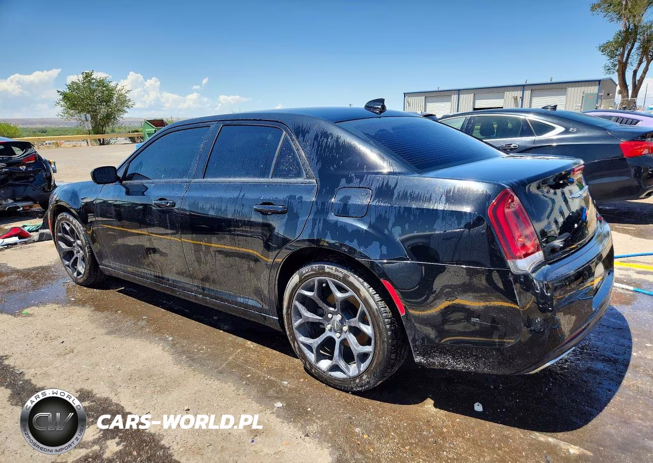 2019 Chrysler 300 Touring VIN:2C3CCAAG9KH704447 - 2