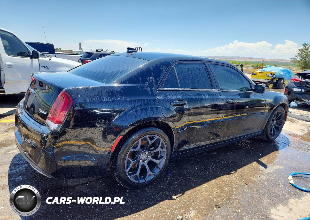 2019 Chrysler 300 Touring VIN:2C3CCAAG9KH704447 - 3