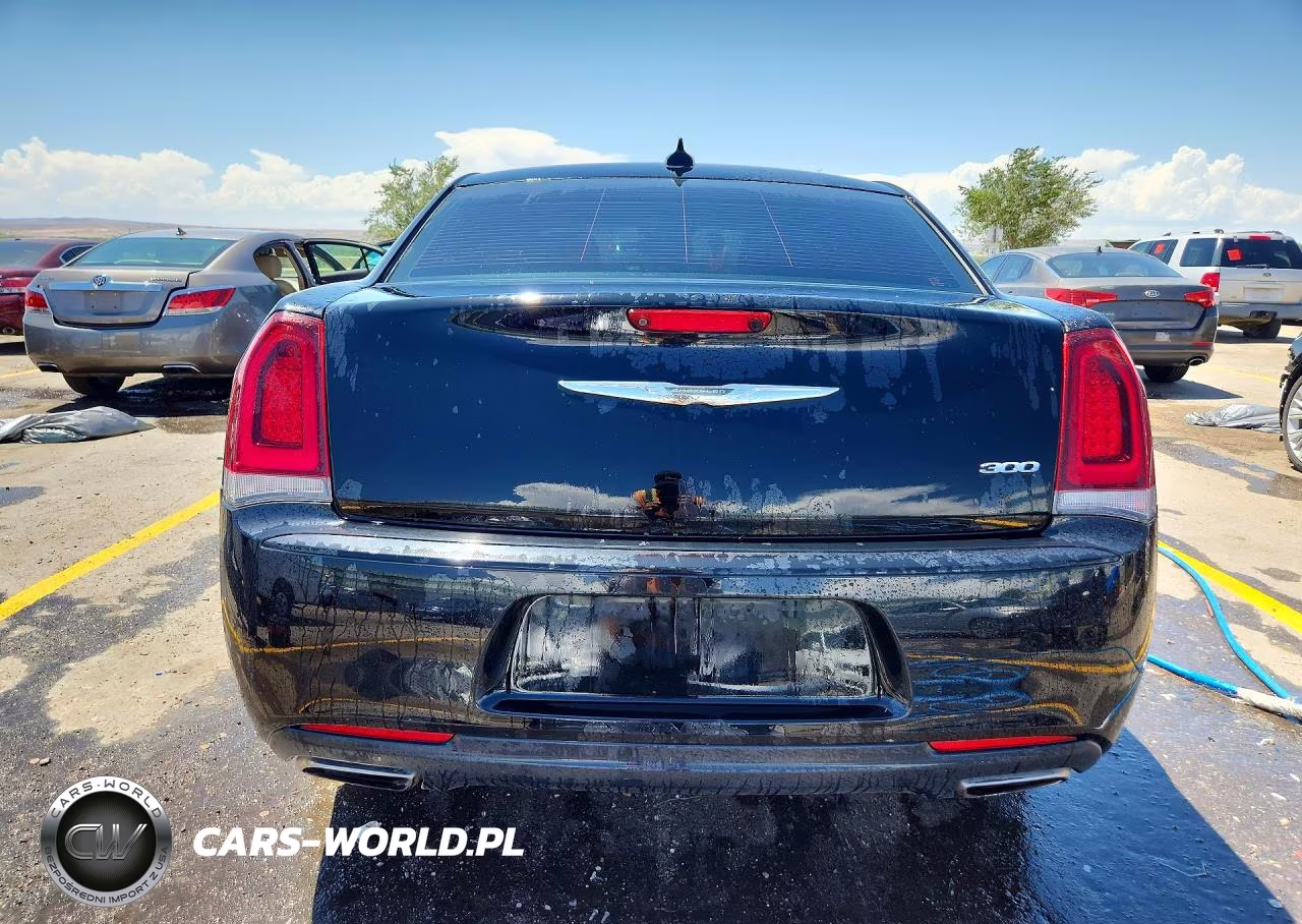 2019 Chrysler 300 Touring VIN:2C3CCAAG9KH704447 - 6