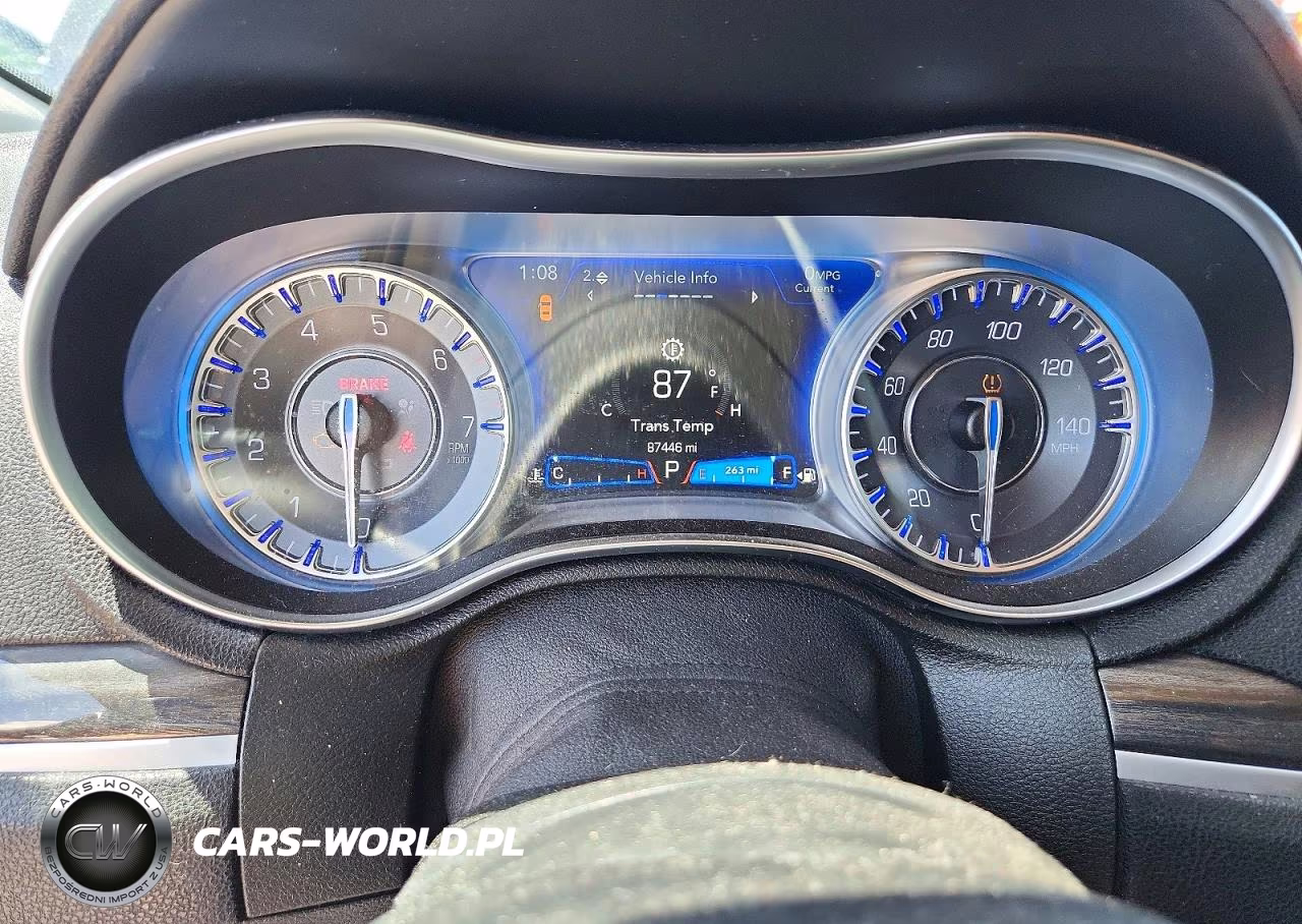 2019 Chrysler 300 Touring VIN:2C3CCAAG9KH704447 - 9