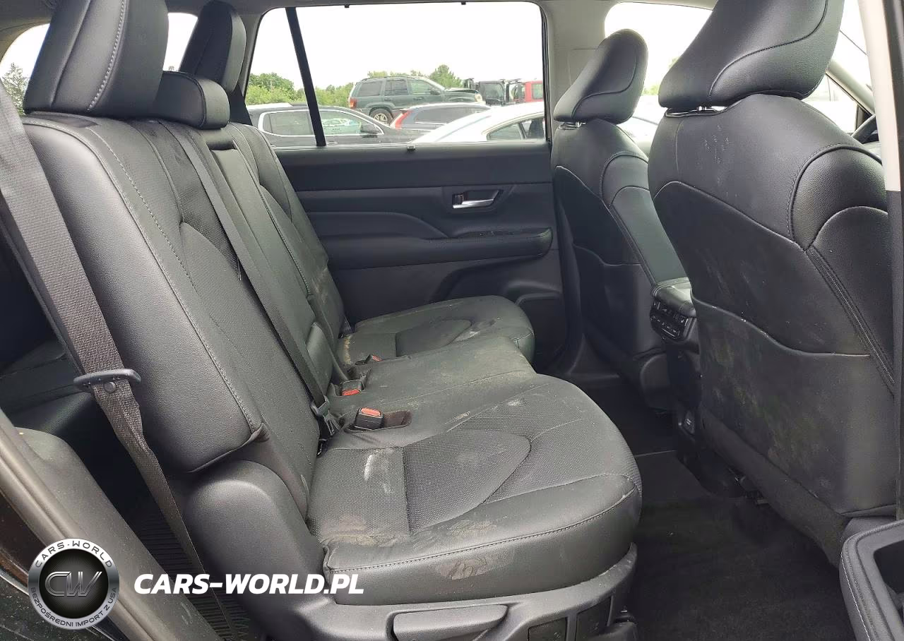 2026 Toyota Grand Highlander Hybrid Limited VIN:5TDACAB51TS073132 - 11