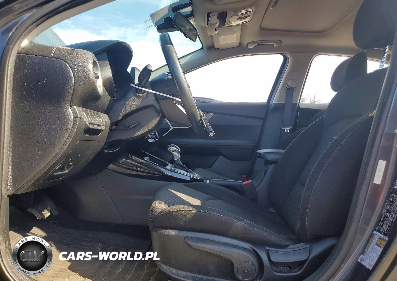 2019 Kia Forte S VIN:3KPF34AD1KE046408 - 7