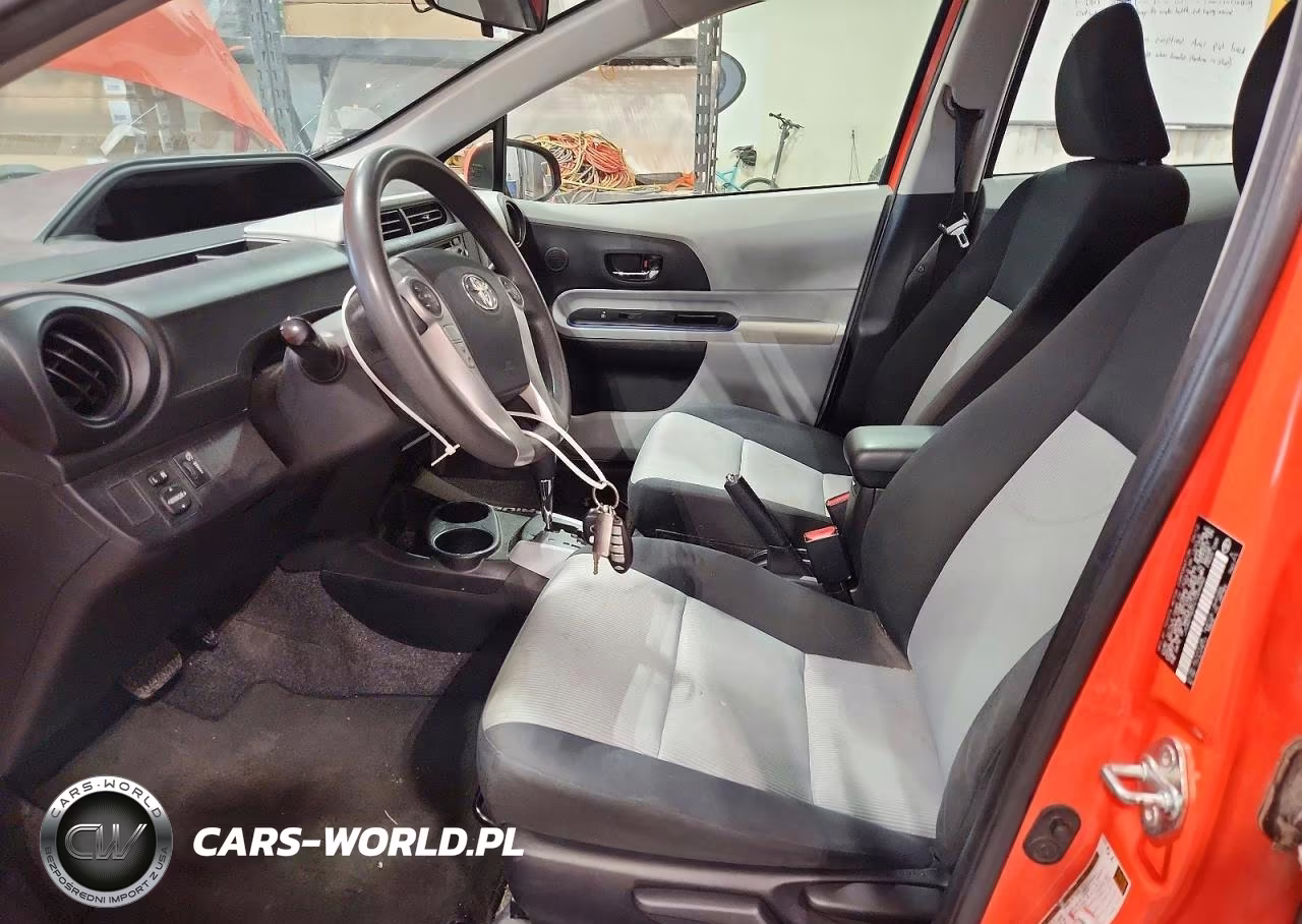 2012 Toyota Prius C Two VIN:JTDKDTB31C1009682 - 7