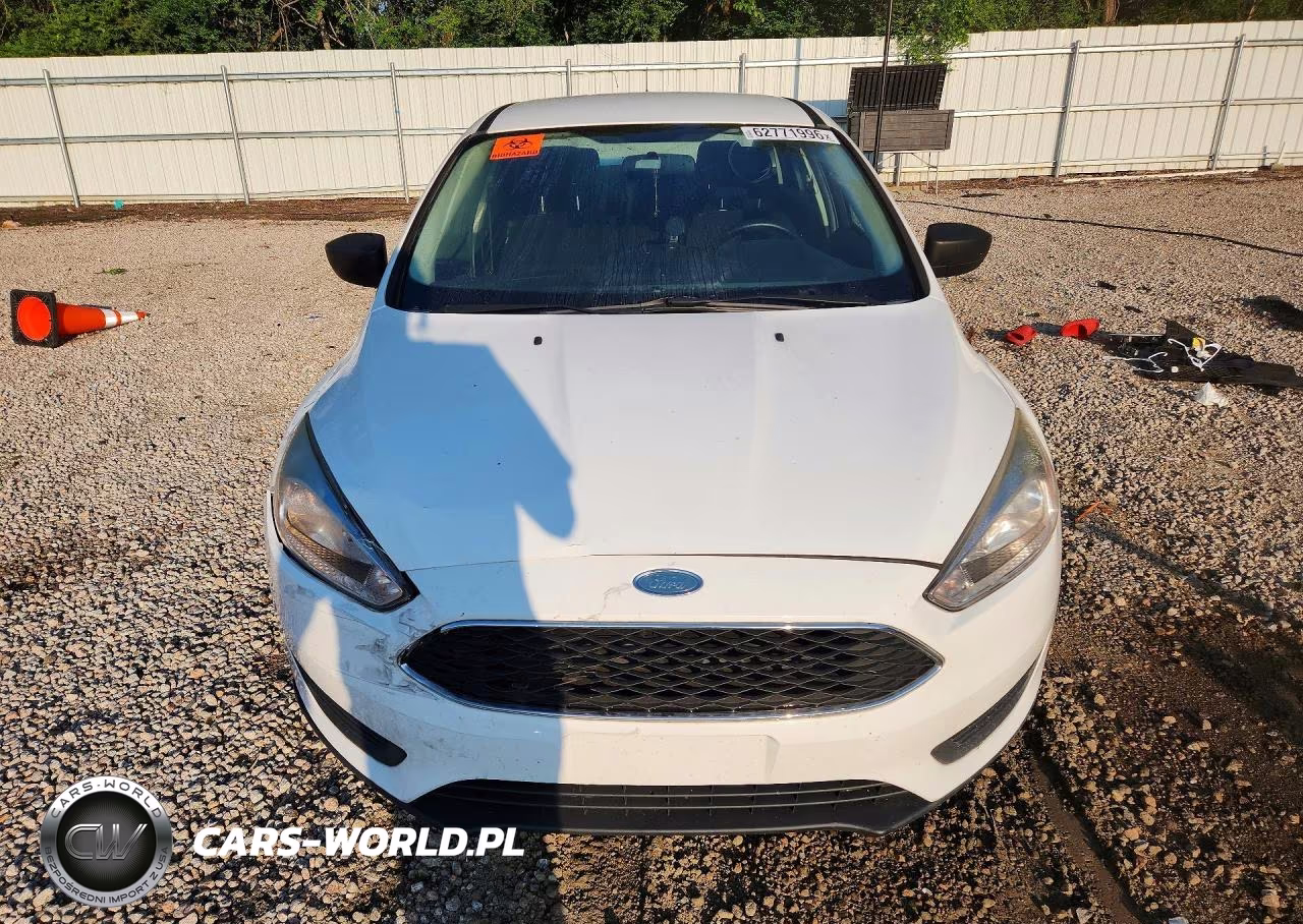 2018 Ford Focus S VIN:1FADP3E22JL227074 - 5