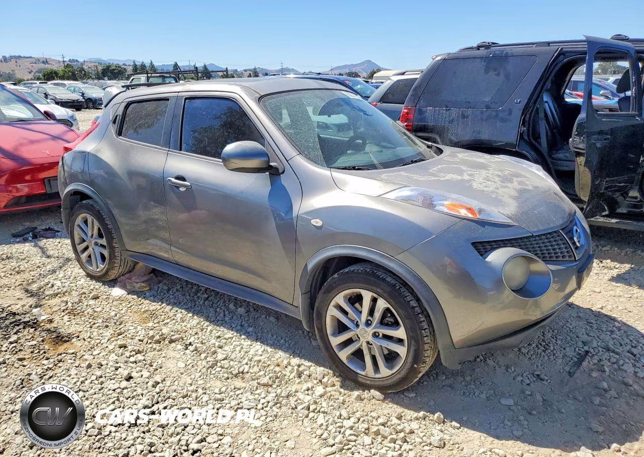 2011 Nissan Juke S VIN:JN8AF5MRXBT002479 - 4