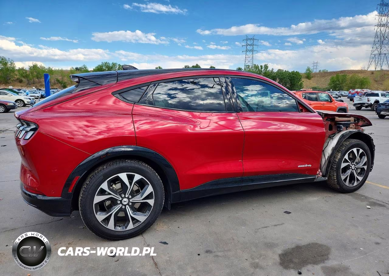 2022 Ford Mustang Mach-E Premium VIN:3FMTK3SS6NMA57939 - 3