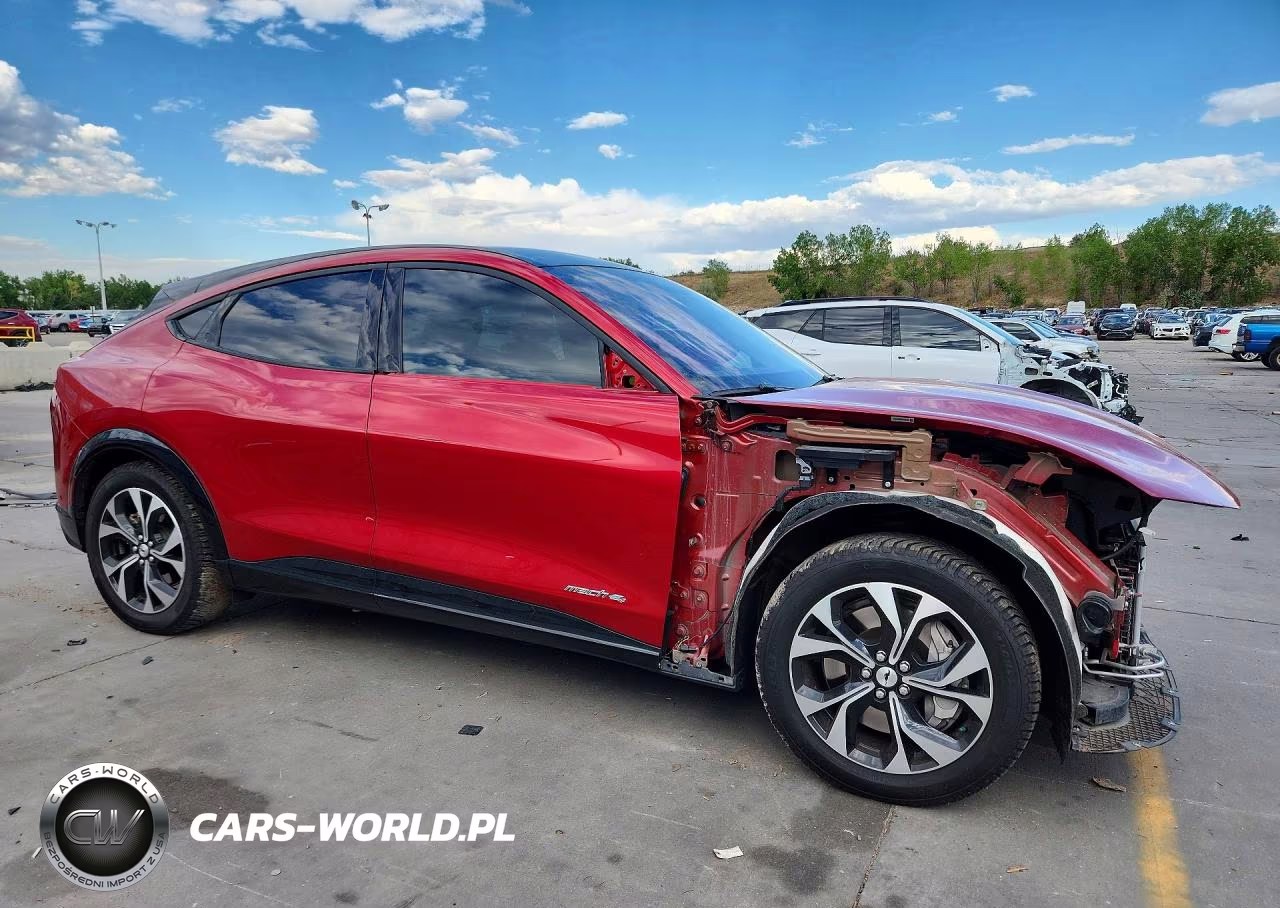2022 Ford Mustang Mach-E Premium VIN:3FMTK3SS6NMA57939 - 4