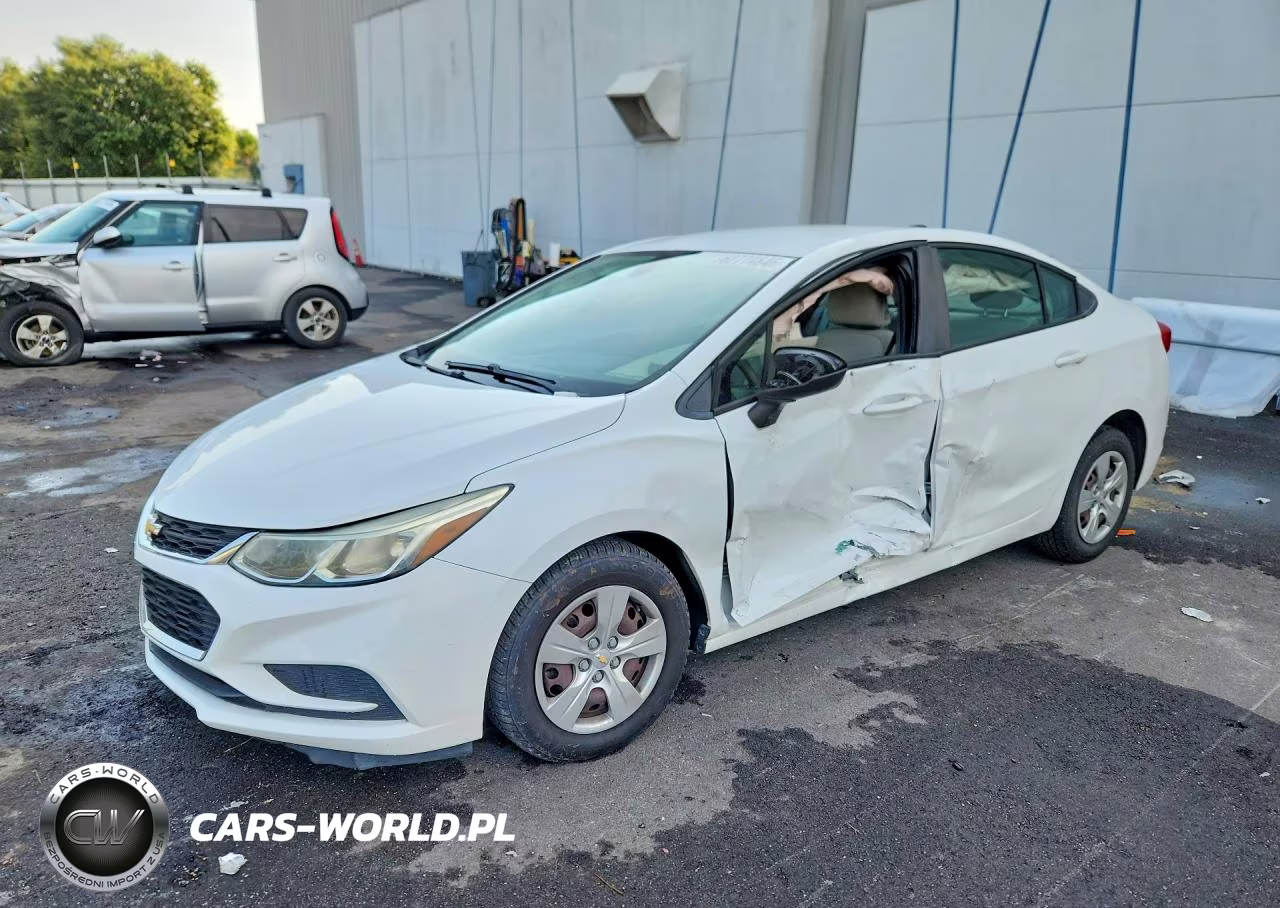 2017 Chevrolet Cruze Ls – zdjęcie 1 z 12