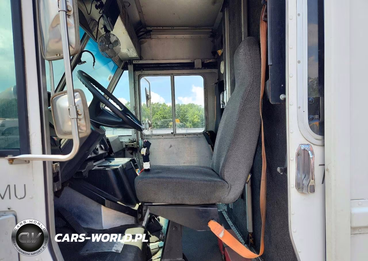 2006 Freightliner Mt45 Chassis Delivery Truck VIN:4UZAANBW46CW06825 - 7
