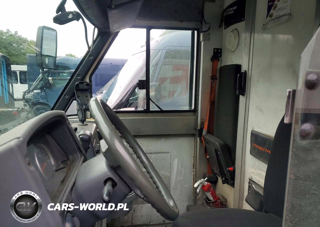2016 Isuzu Reach Delivery Van VIN:JALB4T17XG7W00860 - 7