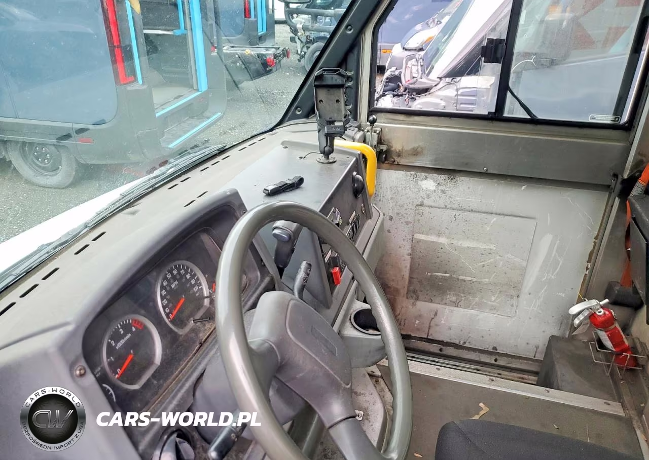 2016 Isuzu Reach Delivery Van VIN:JALB4T17XG7W00860 - 8