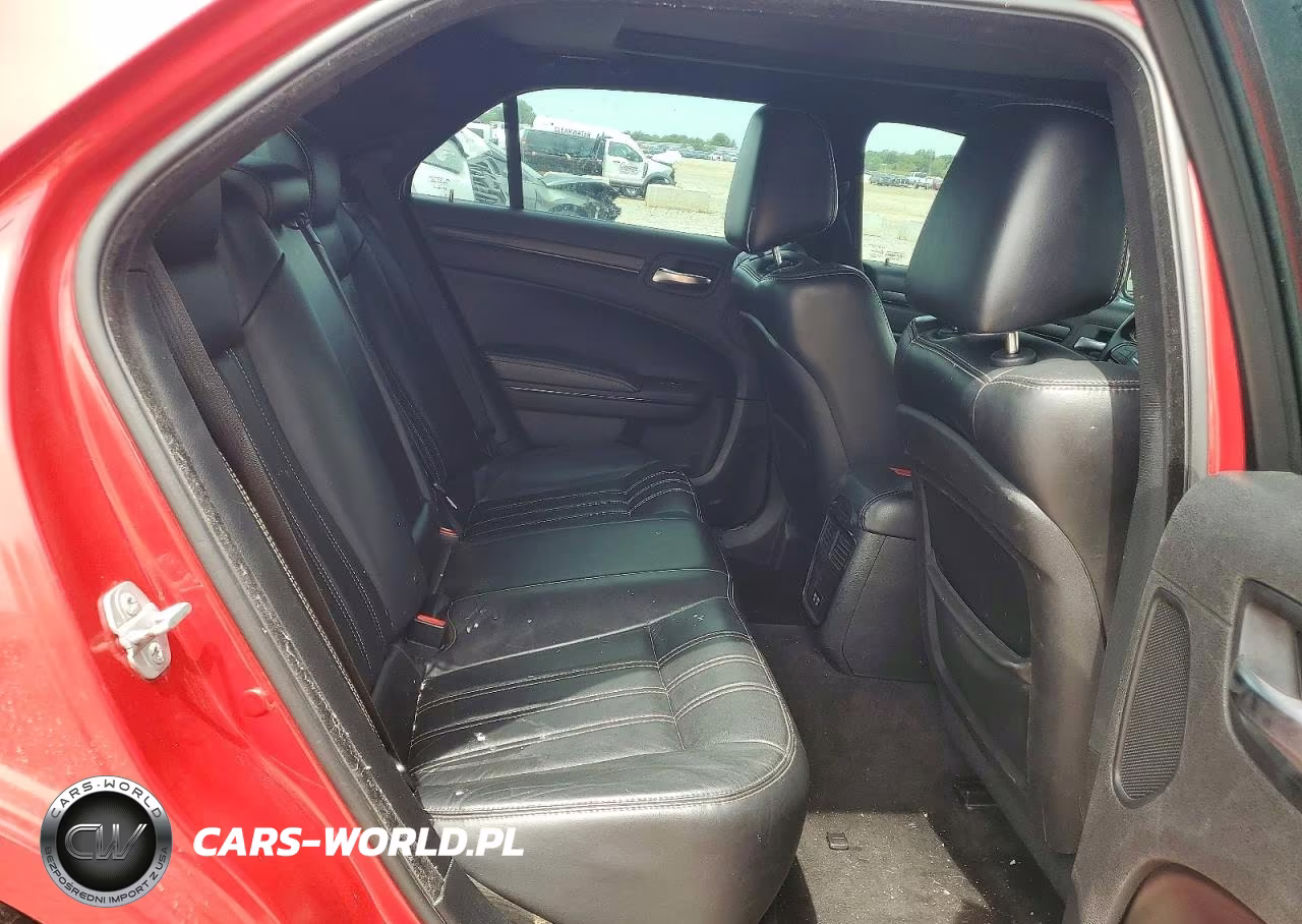 2015 Chrysler 300 S VIN:2C3CCABGXFH756612 - 10