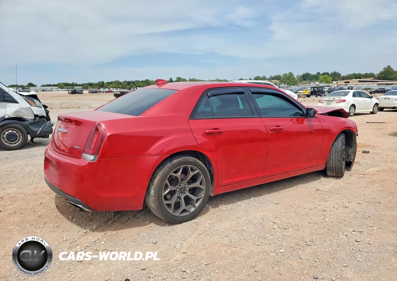 2015 Chrysler 300 S VIN:2C3CCABGXFH756612 - 3