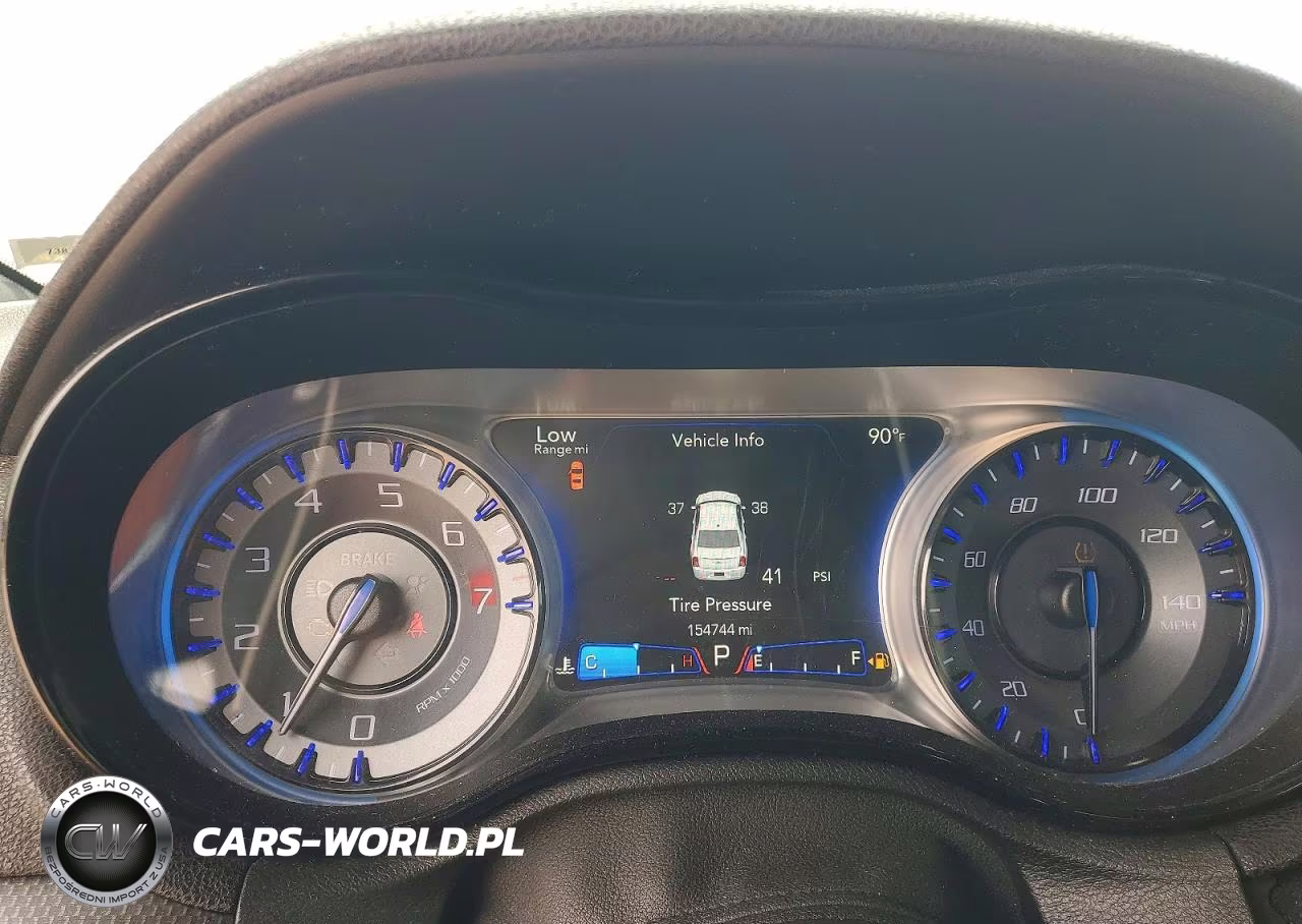 2015 Chrysler 300 S VIN:2C3CCABGXFH756612 - 9
