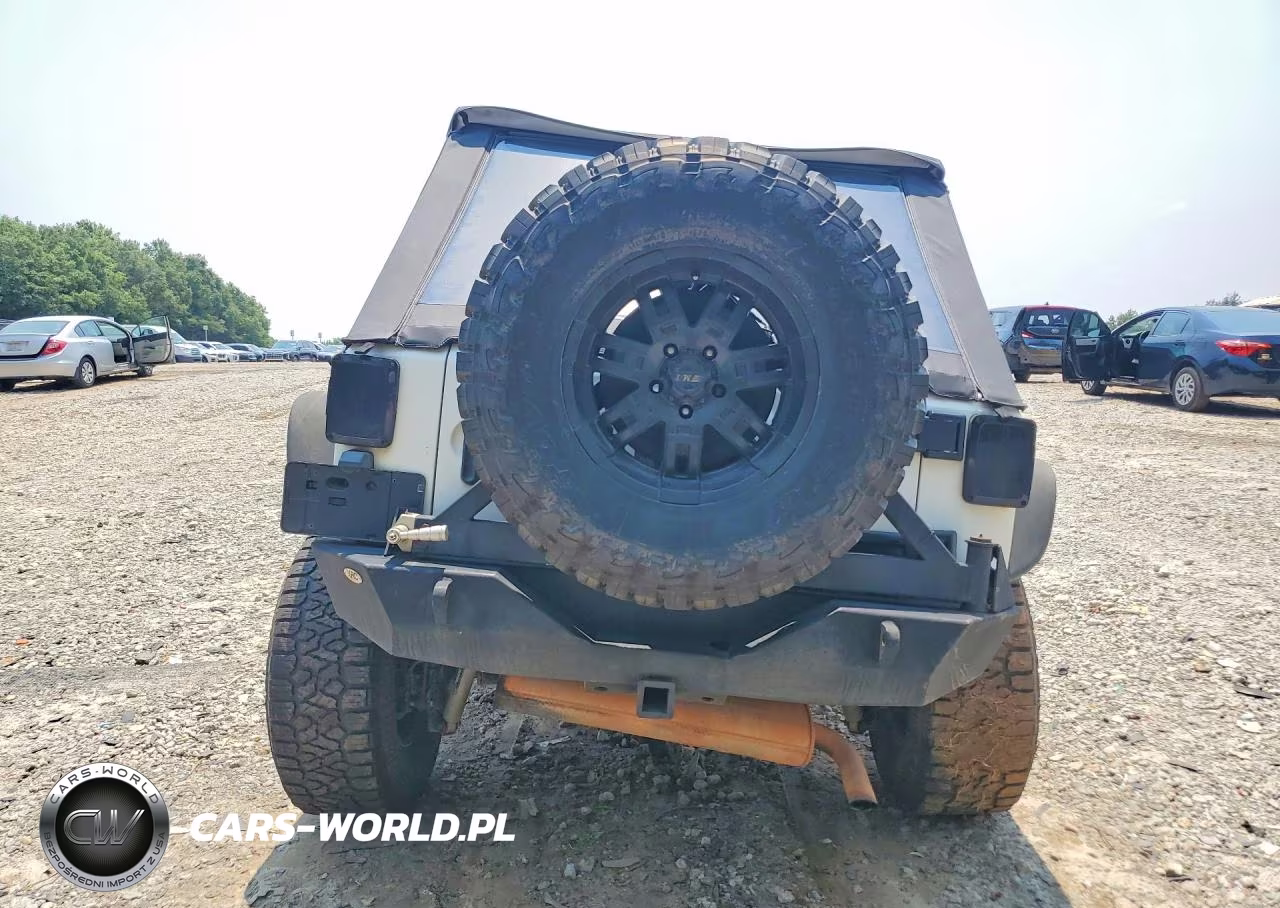 2011 Jeep Wrangler Unlimited Sahara VIN:1J4BA5H16BL572251 - 6