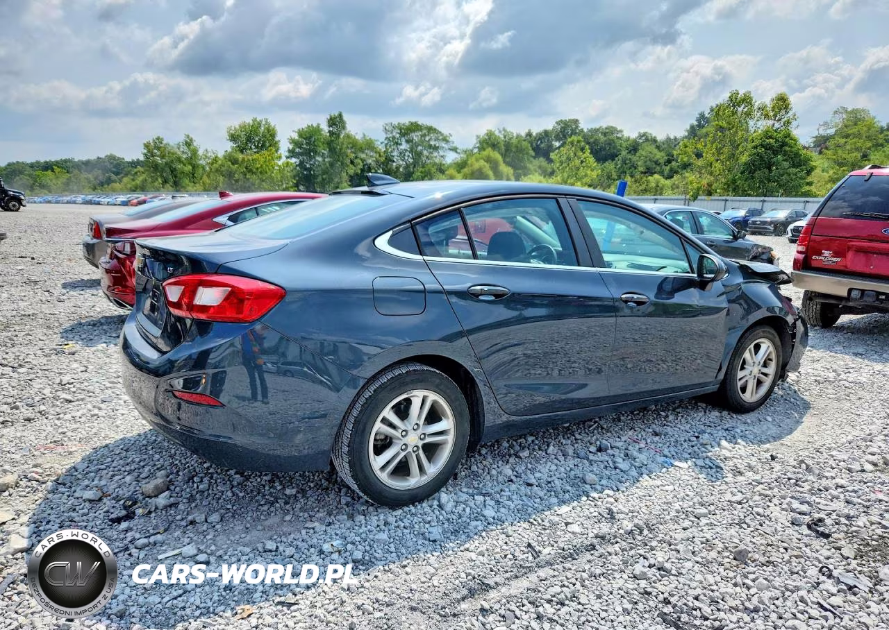 2017 Chevrolet Cruze Lt VIN:1G1BE5SM5H7156943 - 3