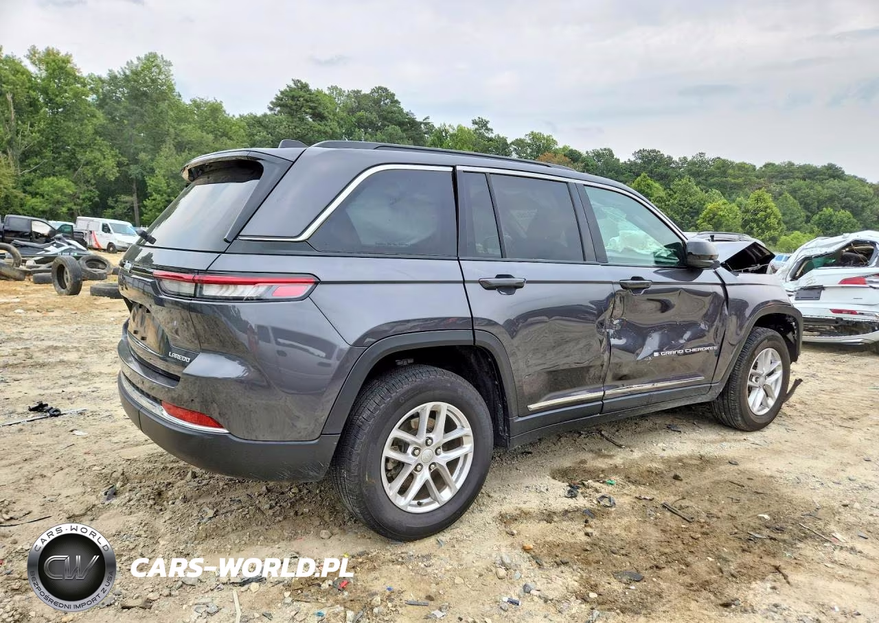 2025 Jeep Grand Cherokee Laredo VIN:1C4RJHAG4SC268808 - 3