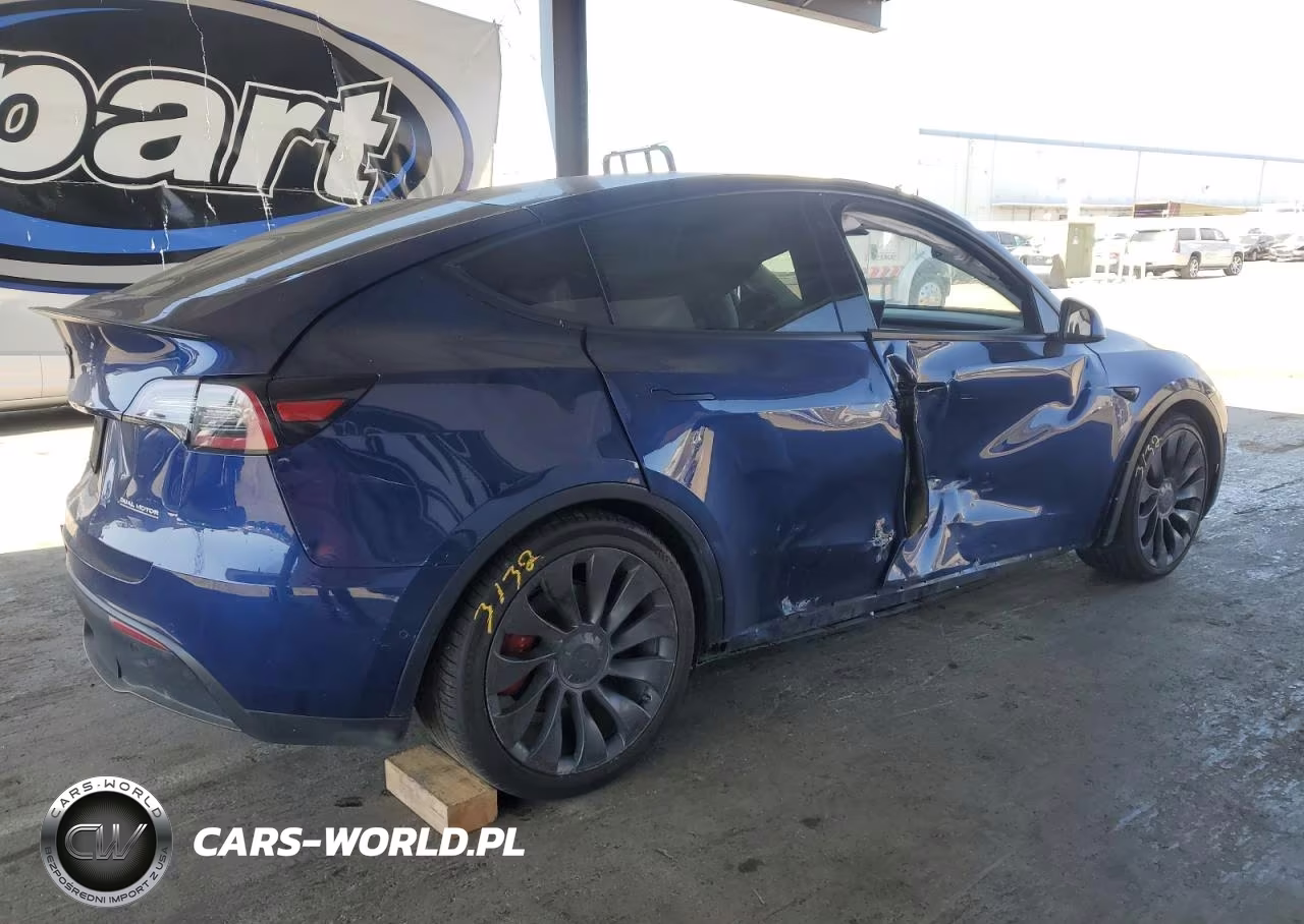 2020 Tesla Model Y VIN:5YJYGDEF6LF025882 - 3