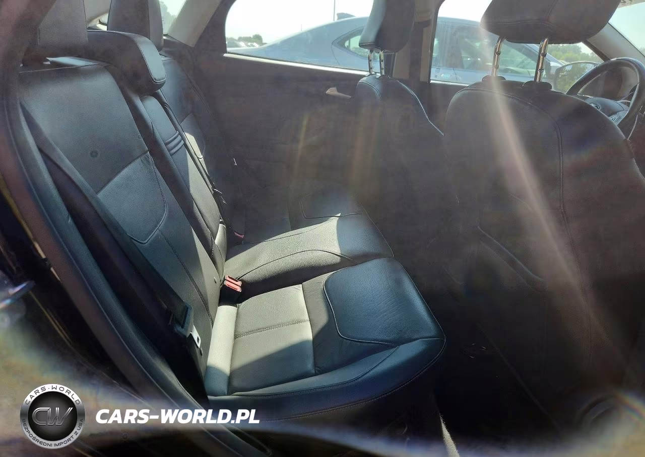 2015 Ford Focus Se VIN:1FADP3F23FL299388 - 10