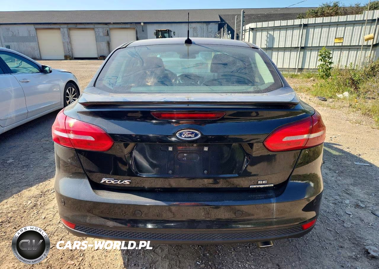 2015 Ford Focus Se VIN:1FADP3F23FL299388 - 6