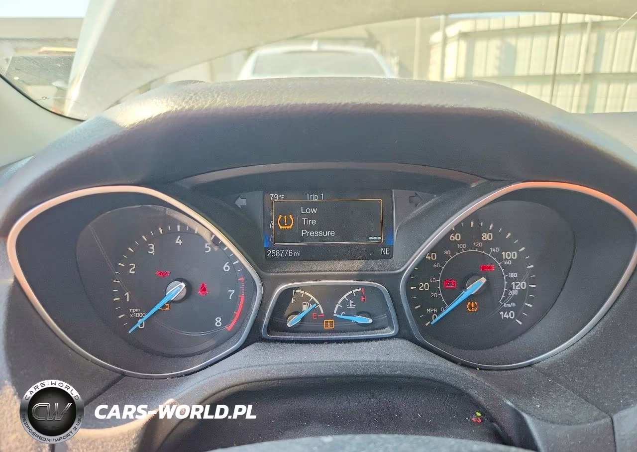 2015 Ford Focus Se VIN:1FADP3F23FL299388 - 9