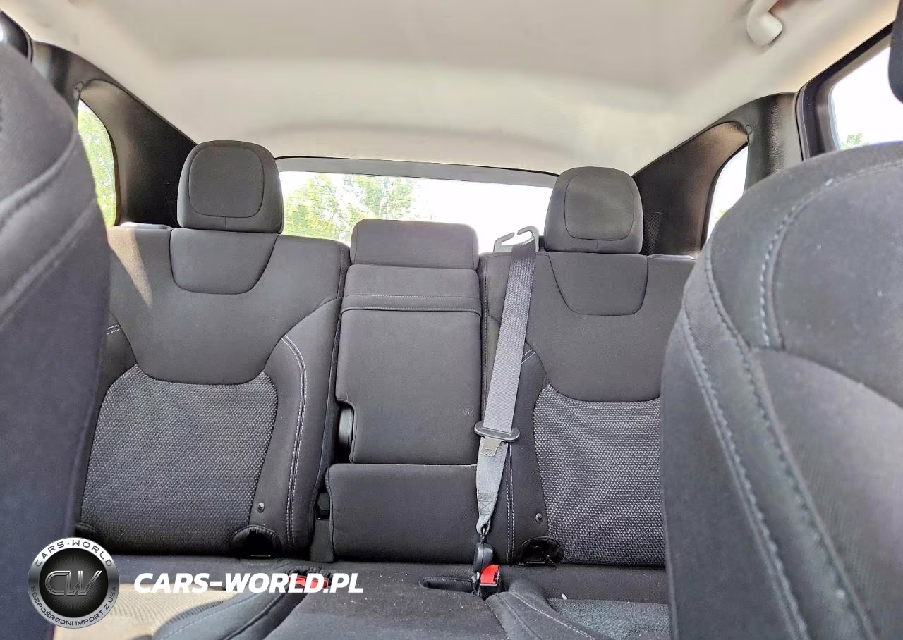 2019 Jeep Cherokee Latitude VIN:1C4PJLCB7KD331941 - 10