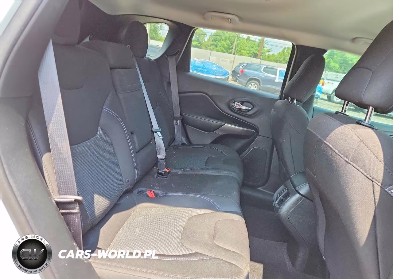 2019 Jeep Cherokee Latitude VIN:1C4PJLCB7KD331941 - 11